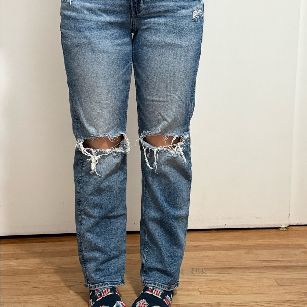 American Eagle Women’s Light Blue Distressed Knee Ripped Jeans